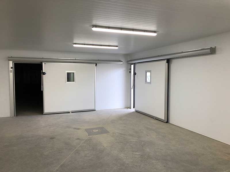 Manual sliding doors